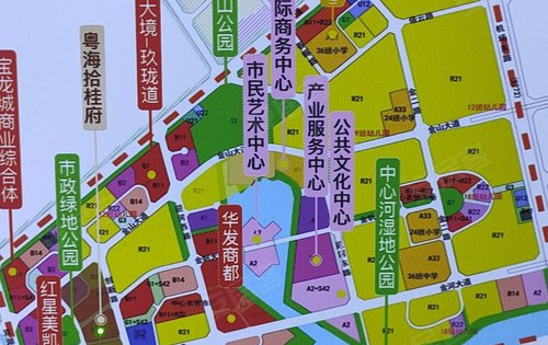 我们项目东侧800米是金湾华发商都,北侧1公里是宝龙城商都,南侧300米