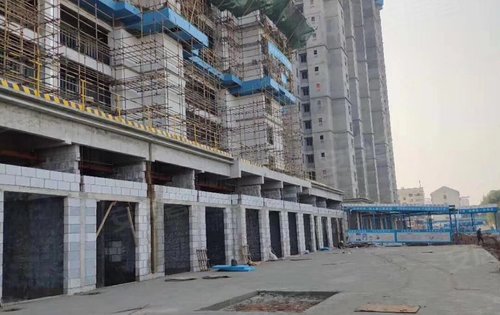 武汉雅居乐花园动态:商铺门口道路地砖都已经做好!