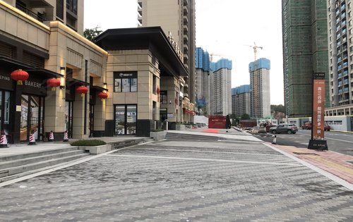 惠州北站–保利和悦华锦:在售沿街商铺11-76㎡,灵活小铺没有业态限制.