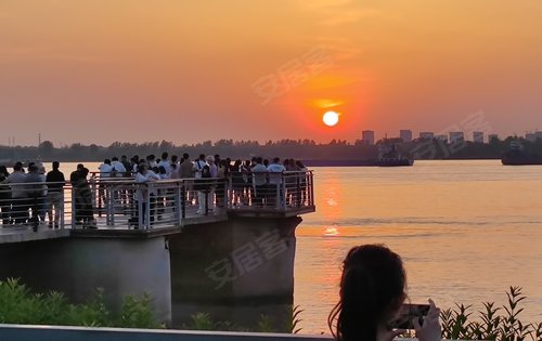 东原的业主每天都能享受的鱼嘴湿地公园带来的美景,在家看夕阳-南京