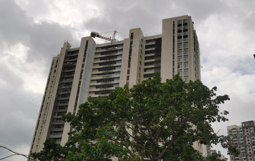 金域悦府a区楼下广场的大笨钟收尾工作咯明年即可住新房c区还有房在