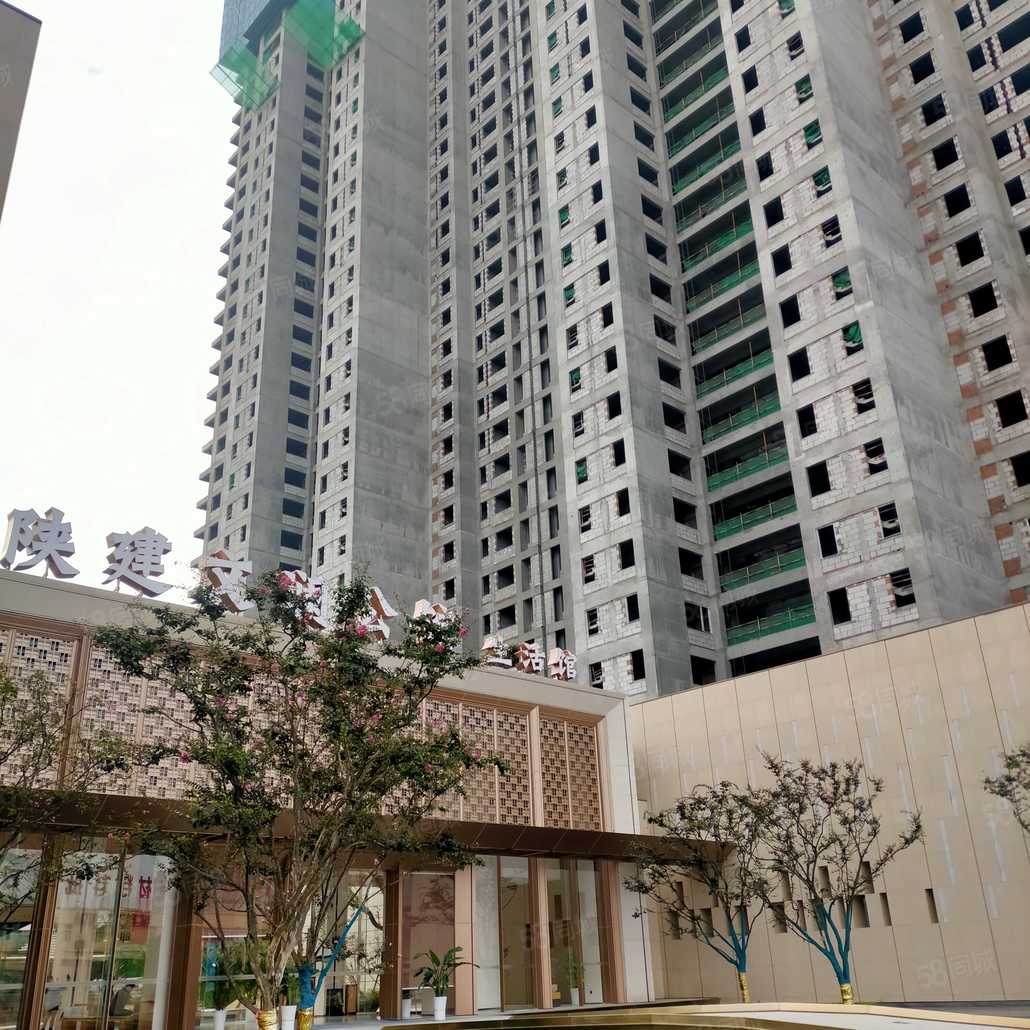 社区配套清晨的文澜公馆西大门