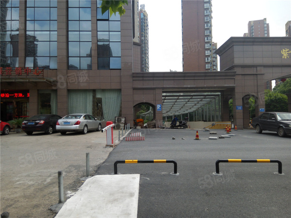大地紫金城楼盘现场环境