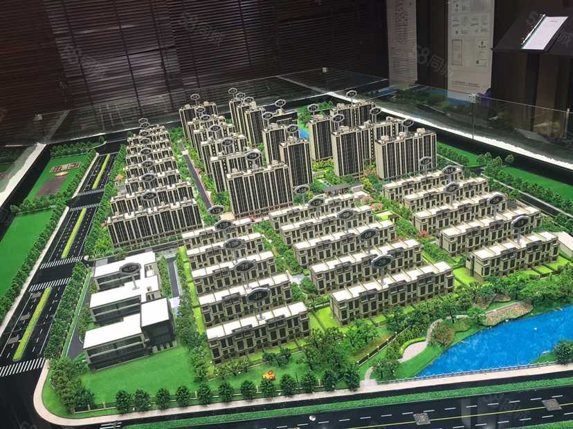 御西湖沙盘,整个项目有216套叠墅,1000套洋房.