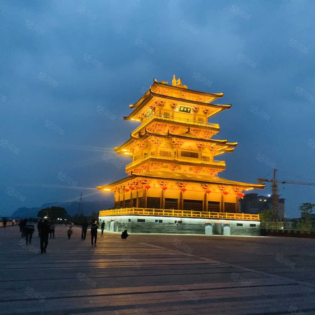 青衣江边滨江广场望峨楼近在咫尺,自家客厅品茶观景,悠哉乐哉