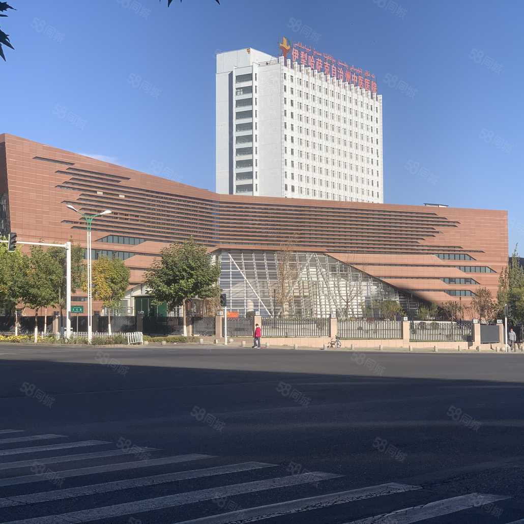 周边设施伊犁哈萨克自治州博物馆 实拍图  隔壁就是中医医院