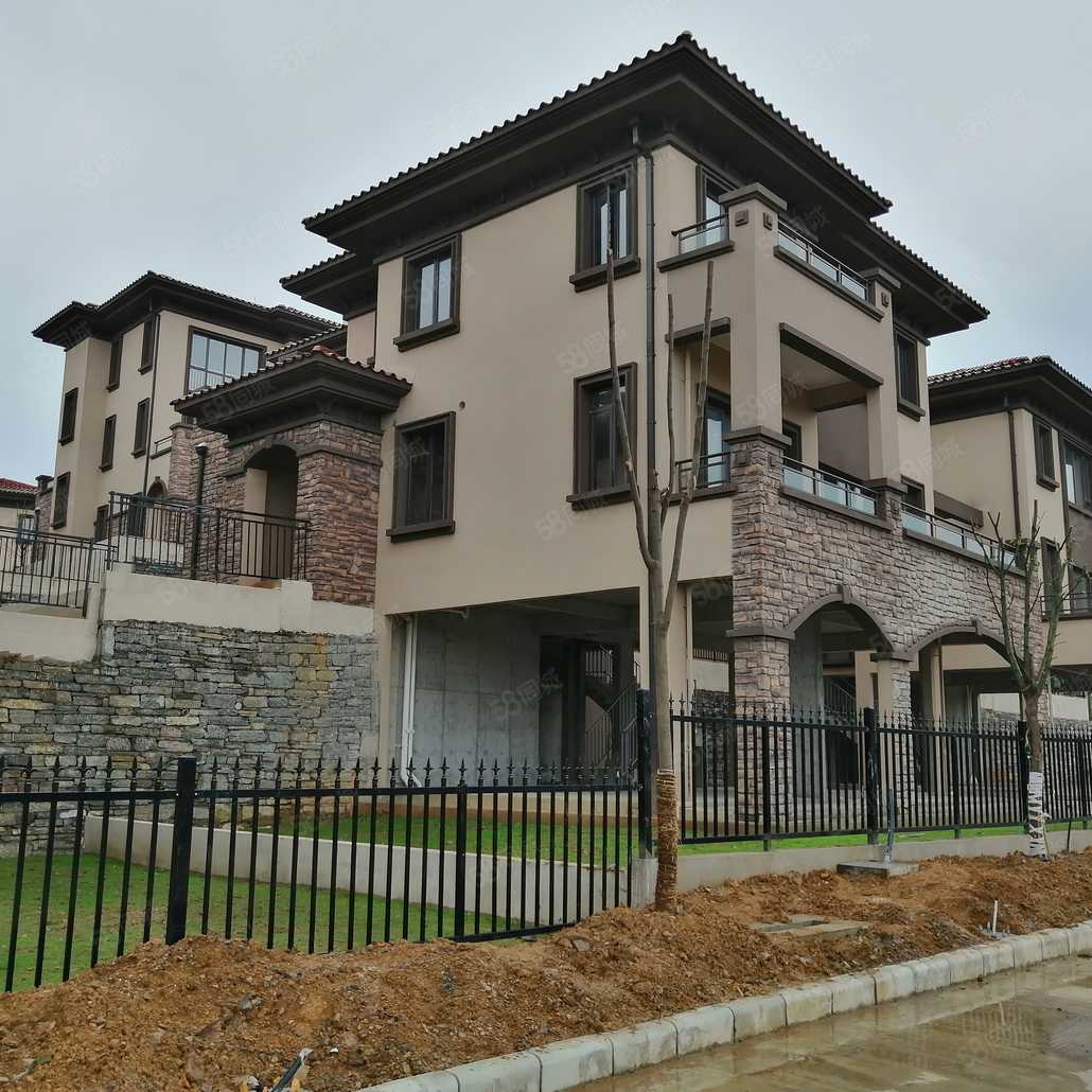 别墅,房屋建面450平,两千五百平花园,开发商:贵州广大城投集团价格