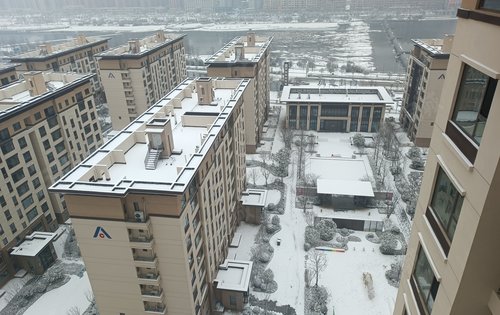 在家里看雪，还可以看河景，美呆了！