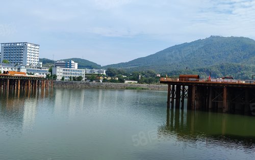 项目就在江边，让你尽享无边江景