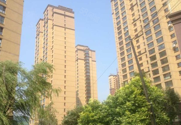 绿地·山水城楼盘现场环境