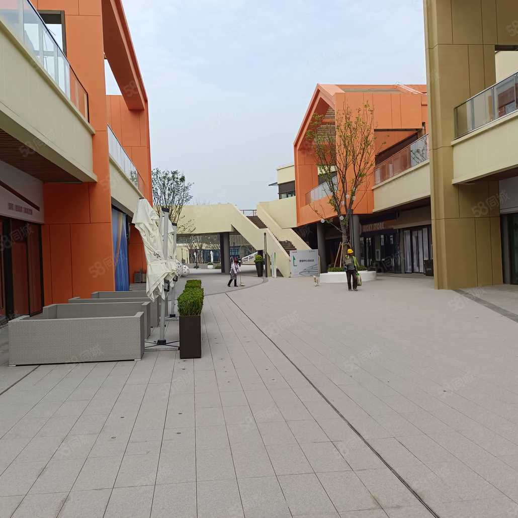 万科柏叶新城的商业街