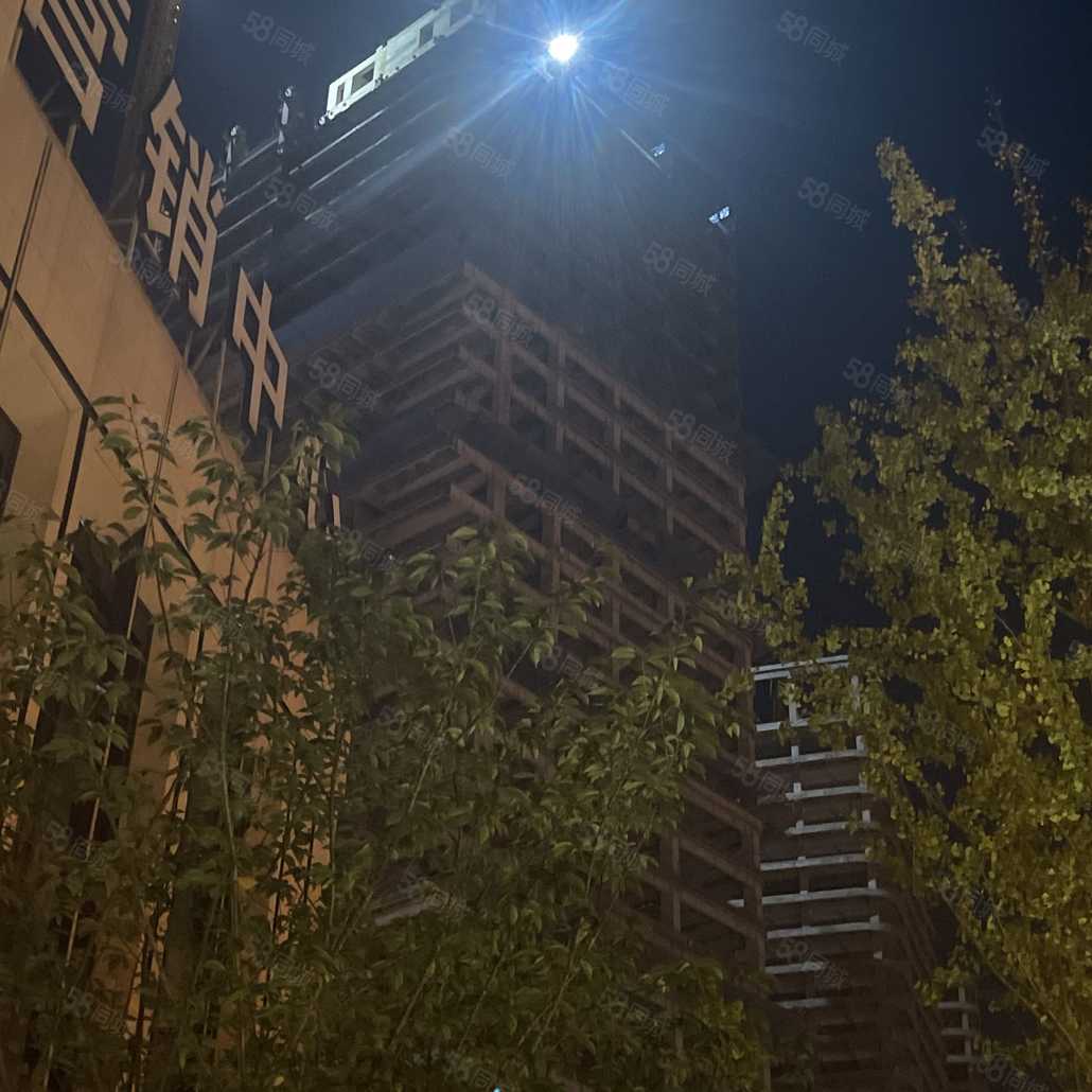 cbd商业中心团山睿谷,一路之隔