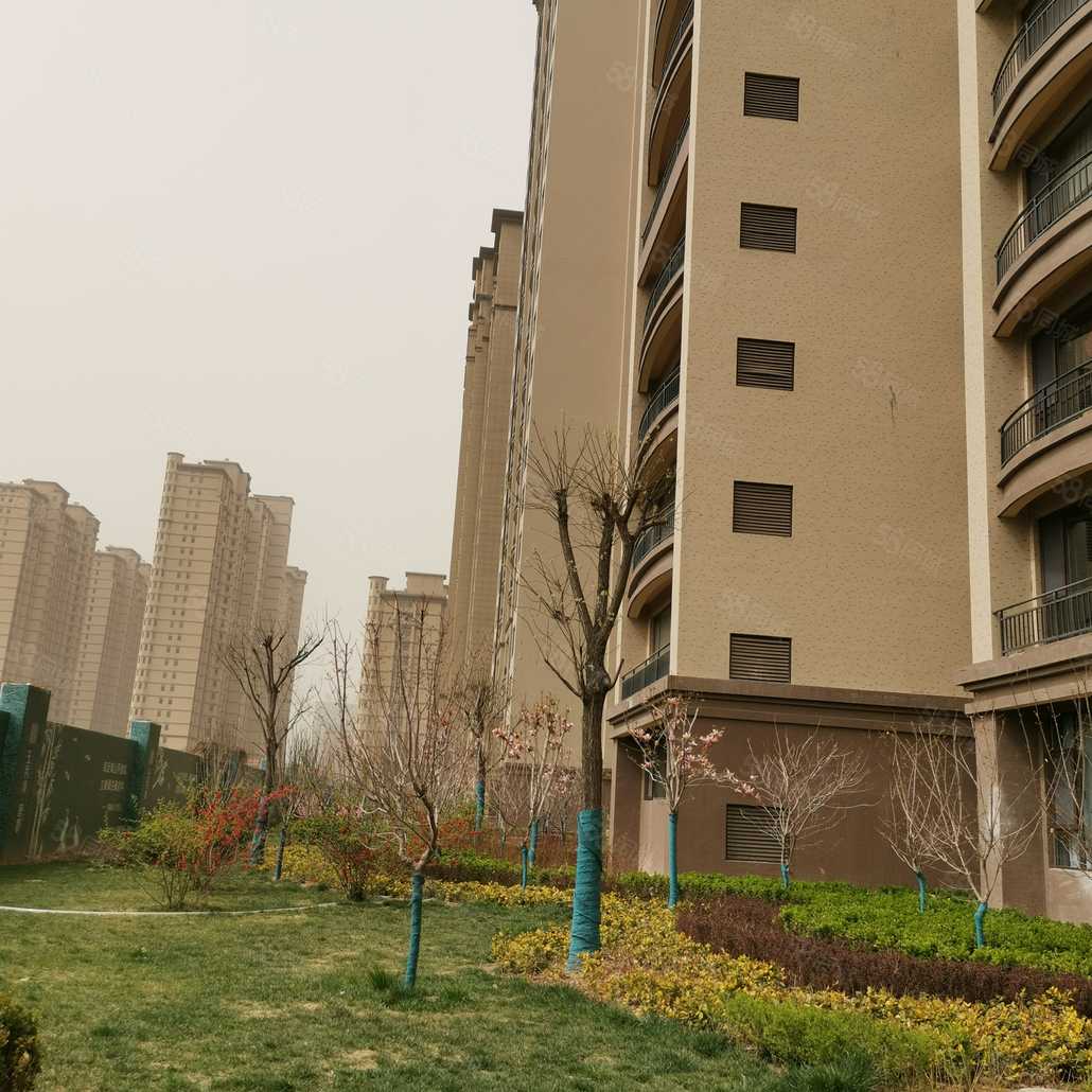 玉秀湾小区,桃花樱花朵朵开.