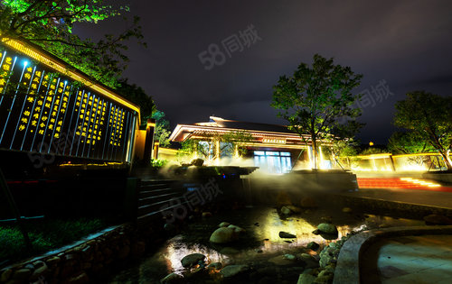 厦鑫山水大宅院大门夜景