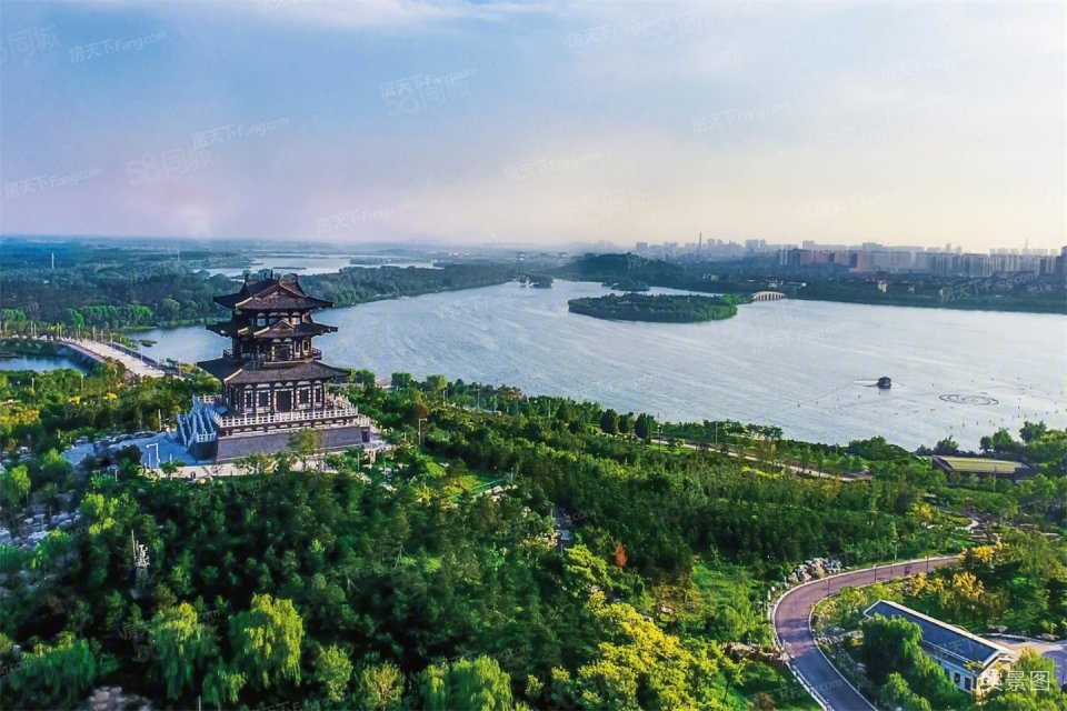 凤城南湖半岛,唐柏路与纬一路交叉口西南侧