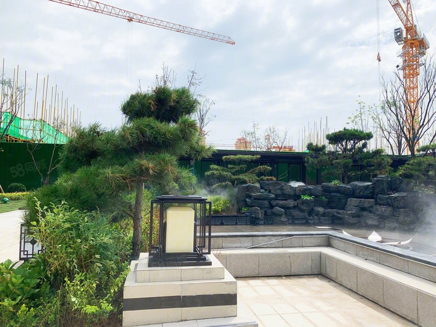 碧桂园锦熙府,临夏州广河县体育馆向西约200米