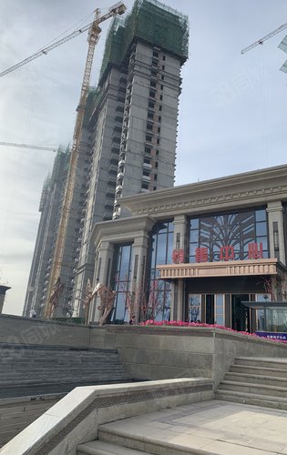 恒大滨河左岸一期施工进度,开始装窗户了