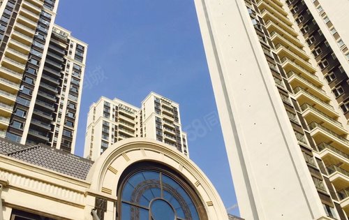 奥体牛奶厂版块,
金地天河公馆,
法式风情商业街开始开售.