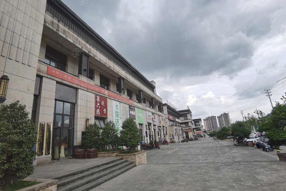 桐达果岭(新房),铜仁市碧江区铜兴大道与桃源大道交汇处东北约300米