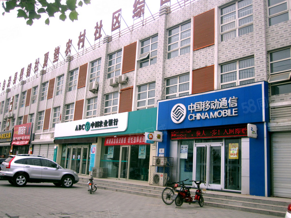 京東曉鎮(zhèn)項目緊鄰大廠夏墊鎮(zhèn)政府，銀行、學(xué)校等比較齊全。