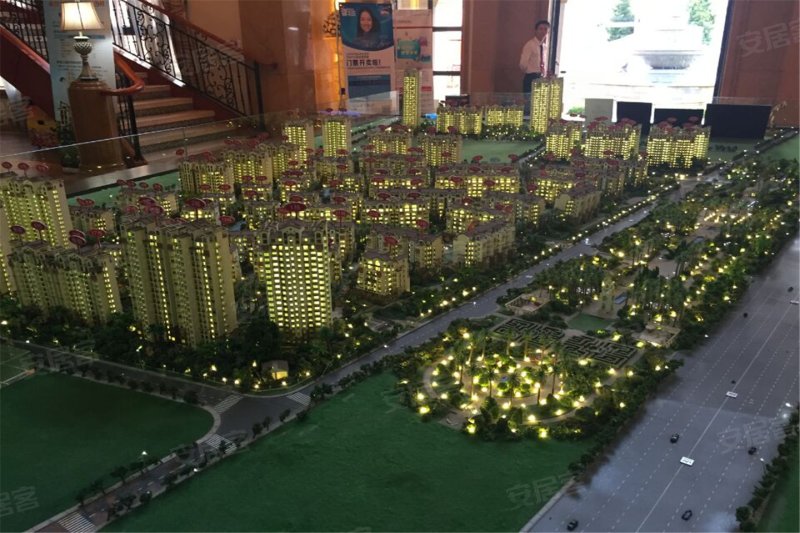 华发蔚蓝堡沙盘图