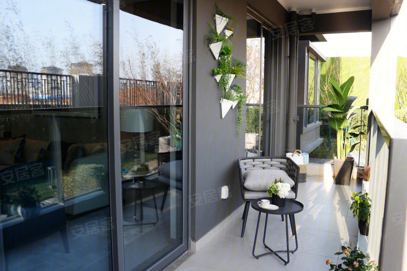 融创红城投赣江府样板间图