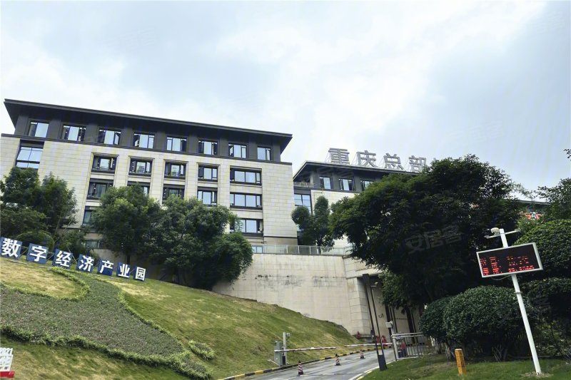 重庆总部城实景图