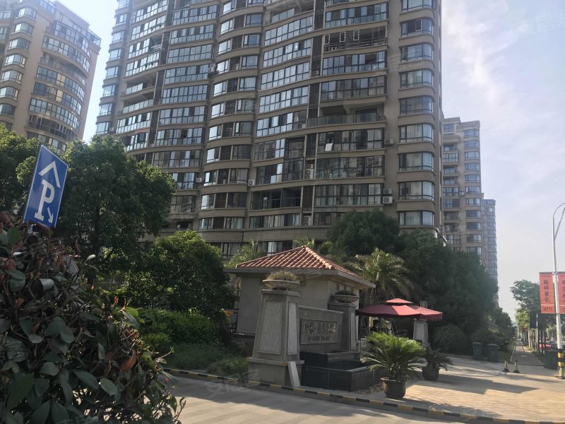楼盘现场环境21/ 68列表模式中栋·金色家园售罄