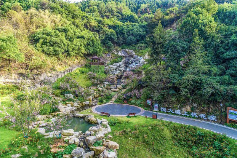 恒大溪上桃花源实景图