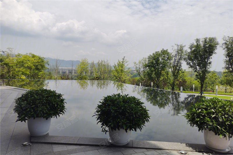 阳光城哈罗小镇