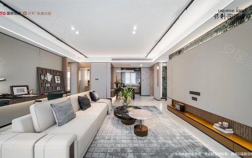 300万买叠墅级的5米大客厅