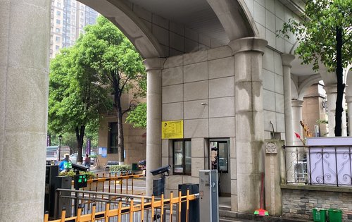 哈佛南大门人行出入口跟车行出入口