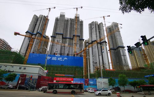 中海钻石湾小区大门和楼房外观棒棒哒以后进出入口离地铁挺近