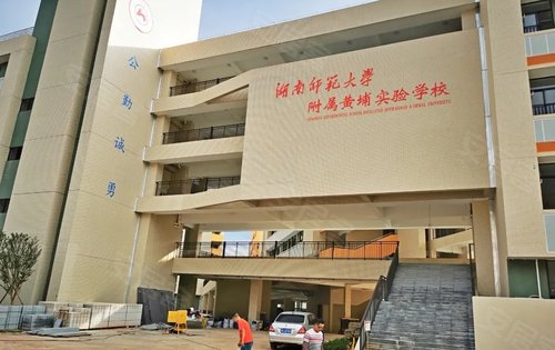 小区内湖师大黄埔实验学校即将开学
