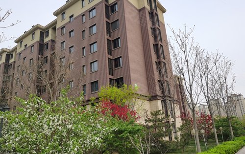 翡翠半岛二期皓园湖景房全面呈现站在阳台 推窗见湖 有美景一路之隔