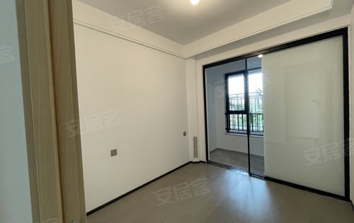 中国铁建梧桐天樾动态:三室两厅两卫的格局，客厅、阳台、主卧空间都很大，厨房两个人同时操作也很宽敞，卫生...-济南安居客
