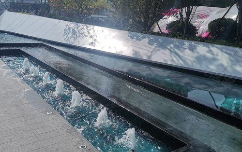 上午的林溪宸苑水系广场