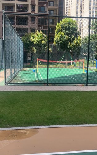 凤凰湾小区网球场