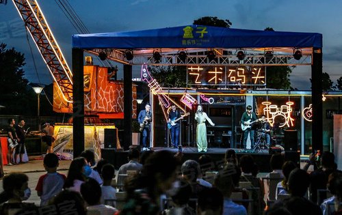 小区附近700米智慧湾新天地网红打卡街区夜市餐饮丰富日常休闲生活