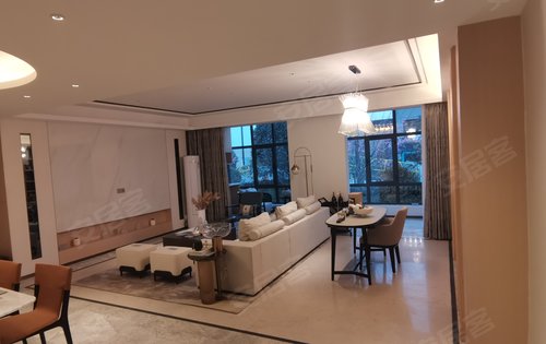 超大开间客厅,满足您的各种需求!