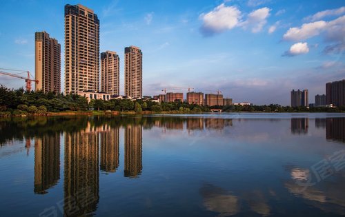 龙光玖龙台动态:离美丽的绿岛湖仅600米,吃完饭,散散步就能到-佛山