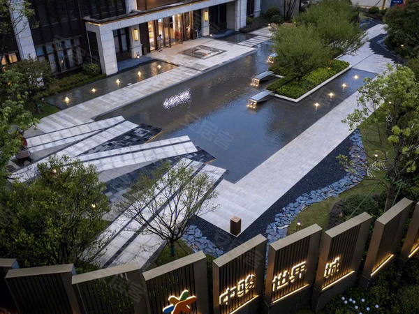 中骏世界城楼盘现场环境