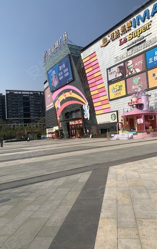 亚运城的商业广场.