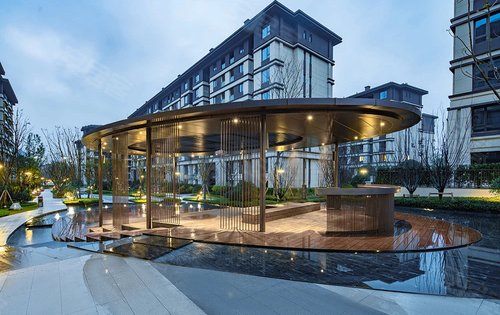 龙湖金帝天汇动态:龙湖交付小区实拍图,架空层的健身房已配齐,还有
