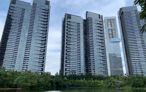 华侨城新天鹅堡动态:小区玻璃幕墙外立面-深圳安居客