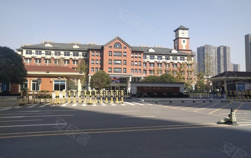 紫郡六期周边的长郡月亮岛学校