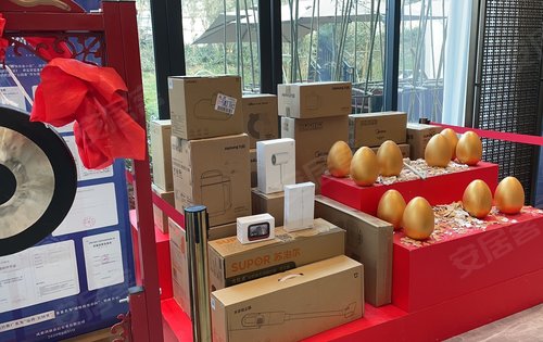 周末现场活动进行时成交送家电