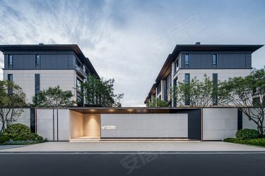 安居客用户专享叠拼产品总价减10万元