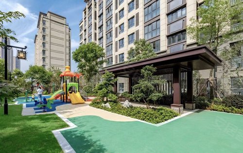 荣盛隽峰主大门,儿童活动区以及小区休闲区