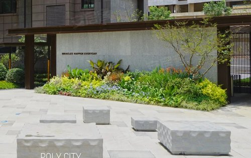 四期的小区大门绿化实拍具体详情点我咨询